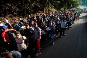 Carabana de inmigrantes se dirige Hacia Hacia La Frontera Entre Estados Unidos y México, Luego de Partir de Tapachula, México, El Sábado 4 de Septiembre de 2021. Foto de AP / Marco Ugarte