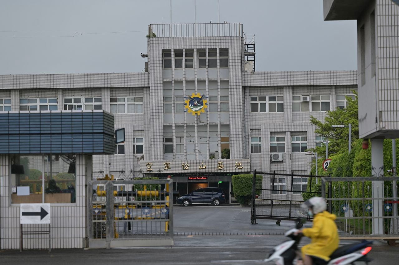 Base aérea de Sungshan en Taipei, Taiwán, donde Nancy Pelosi aterrizó este martes.