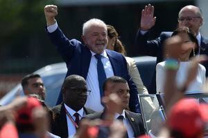 Lula recibió su investidura como presidente de Brasil.