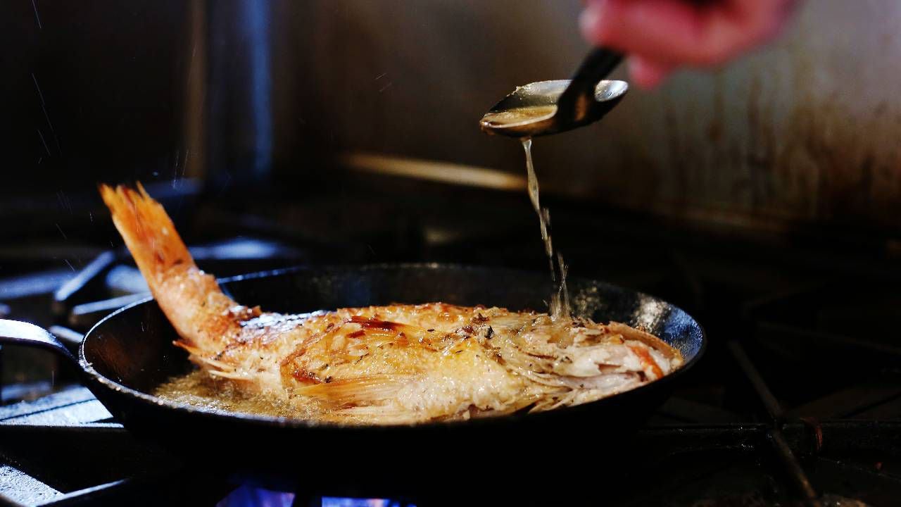 El pescado es un alimento rico en Omega 3 y vitaminas A y D. Foto: Getty images.
