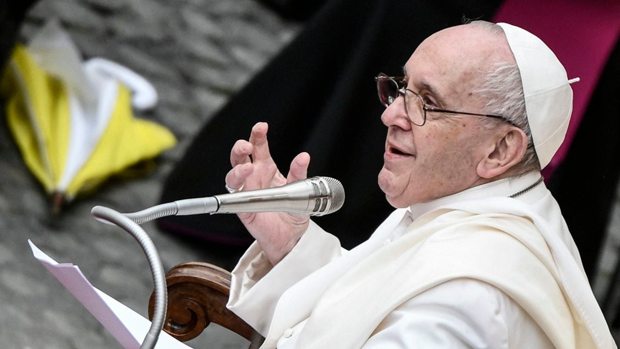 El papa Francisco criticó a los sacerdotes que bendicen armas, esto dijo el sumo pontifice