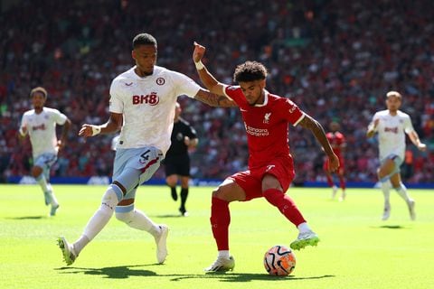 Luis Díaz con Liverpool FC v Aston Villa - Premier League