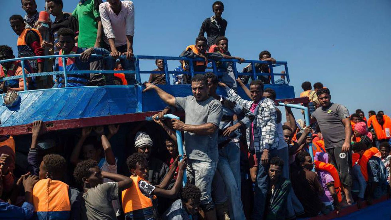 Durante cada verano miles de migrantes intentan llegar a Italia por vía marítima. Foto: AFP.