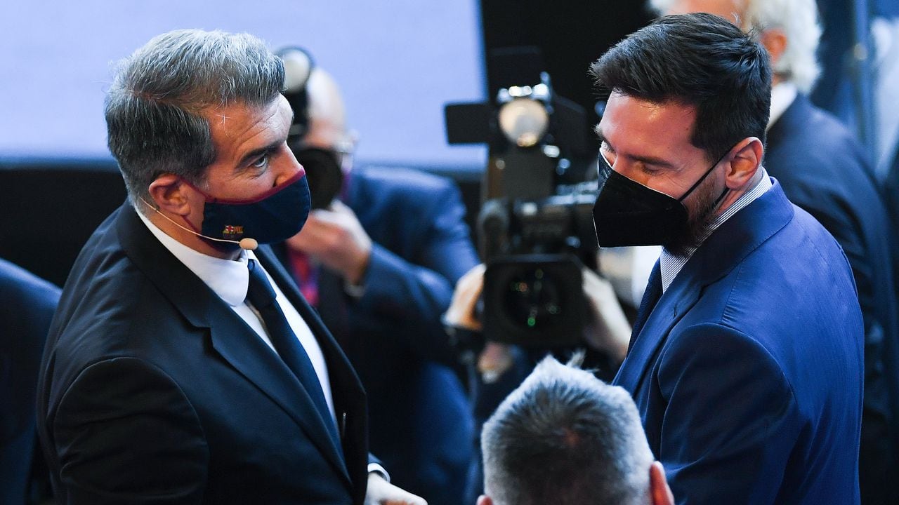 BARCELONA, SPAIN - MARCH 17: New FC Barcelona President Joan Laporta and Lionel Messi of FC Barcelona speaks during the official inaguration at Camp Nou on March 17, 2021 in Barcelona, Spain. (Photo by David Ramos/Getty Images)