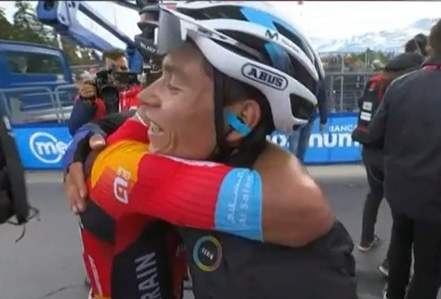 Santiago Buitrago celebra con Einer Rubio en la etapa 13 del Giro de Italia