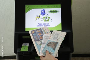 Una de las transacciones que se pueden hacer en los cajeros automáticos de Servibanca es el pago de servicios públicos.