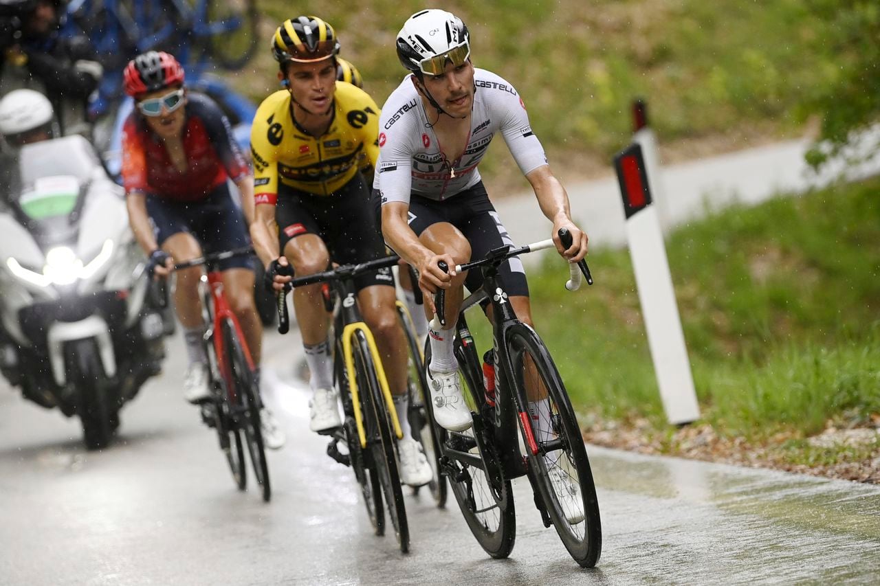 Portugal's Joao Pedro Almeida, right, leads during the 16th stage of the Giro D'Italia, tour of Italy cycling race from Sabbio Chiese to Monte Bondone, Tuesday, May 23, 2023. (Fabio Ferrari/LaPresse via AP)