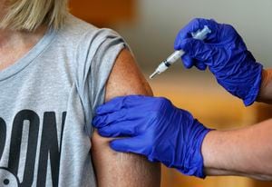 "Corren el riesgo de sufrir el virus más grave de sus vidas": la advertencia de expertos a personas no vacunadas contra el covid-19