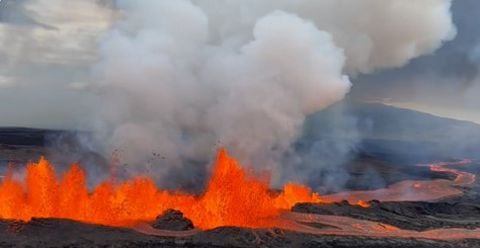Volcán en Hawái hace erupción