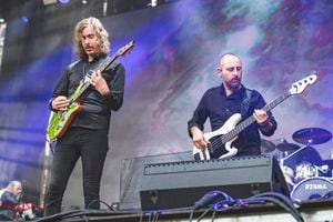Mikael Akerfeldt y Martín Méndez de la banda sueca de rock progresivo Opeth, en el Resurrection Fest (30 de julio de 2022 en Viveiro, España.