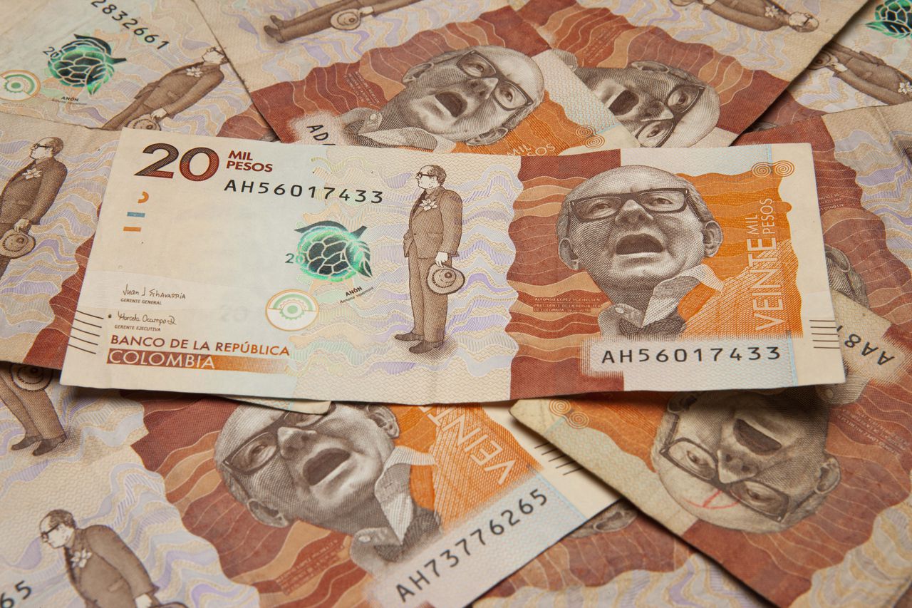 Billetes de veinte mil pesos
Foto: Nathalia Garzón / Semana