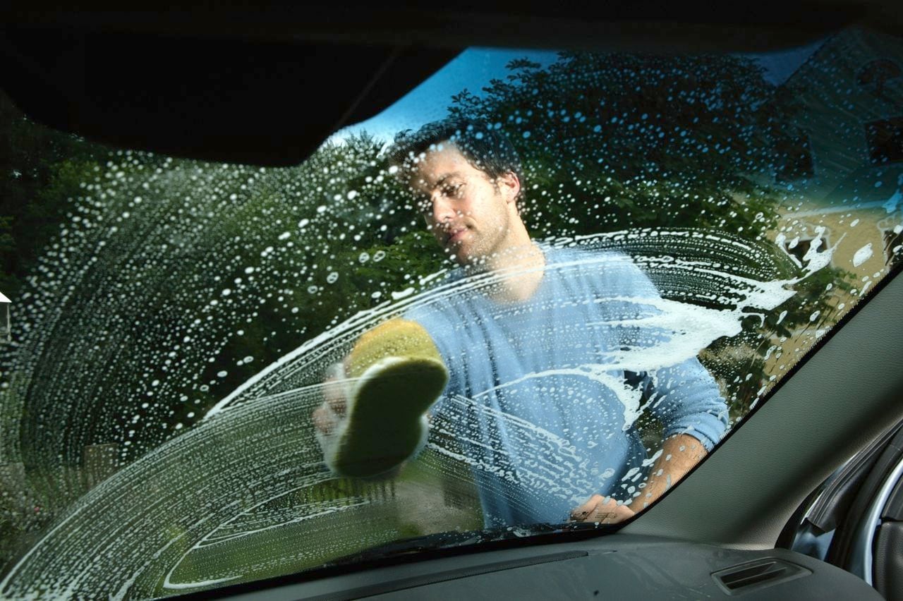 Las filtraciones de agua pueden provocar humedad en el interior del carro.
