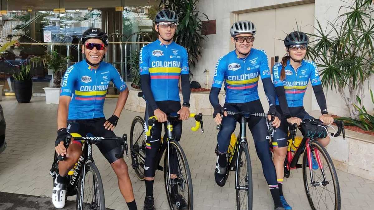 Nairo Quintana junto a la nueva sangre de la Selección Colombia de Ciclismo