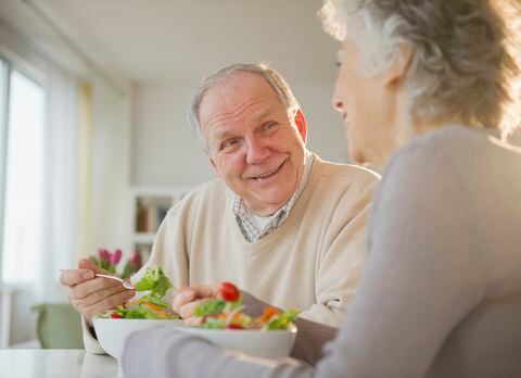 La alimentación y el ejercicio se vuelve más importante cuando la persona va envejeciendo y supera los 50 años.