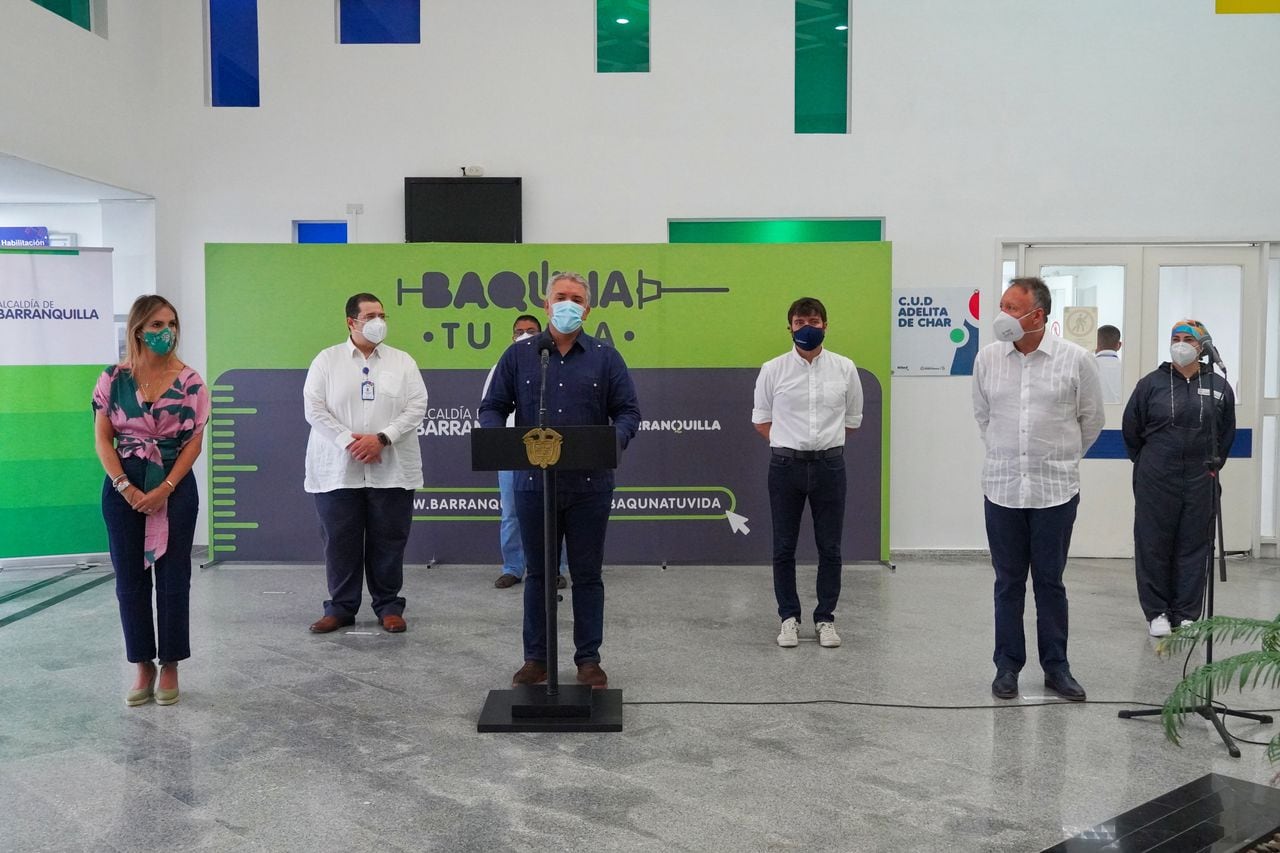 Foto oficial del inicio de la vacunación en Barranquilla.