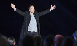 Elon Musk aboga por la libertad de expresión en las redes sociales, y aclara cuales deben ser los límites de ella.