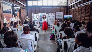 La viceministra de Talento y Apropiación Social del Conocimiento de Minciencias, Yesenia Olaya Requene, en Tumaco.