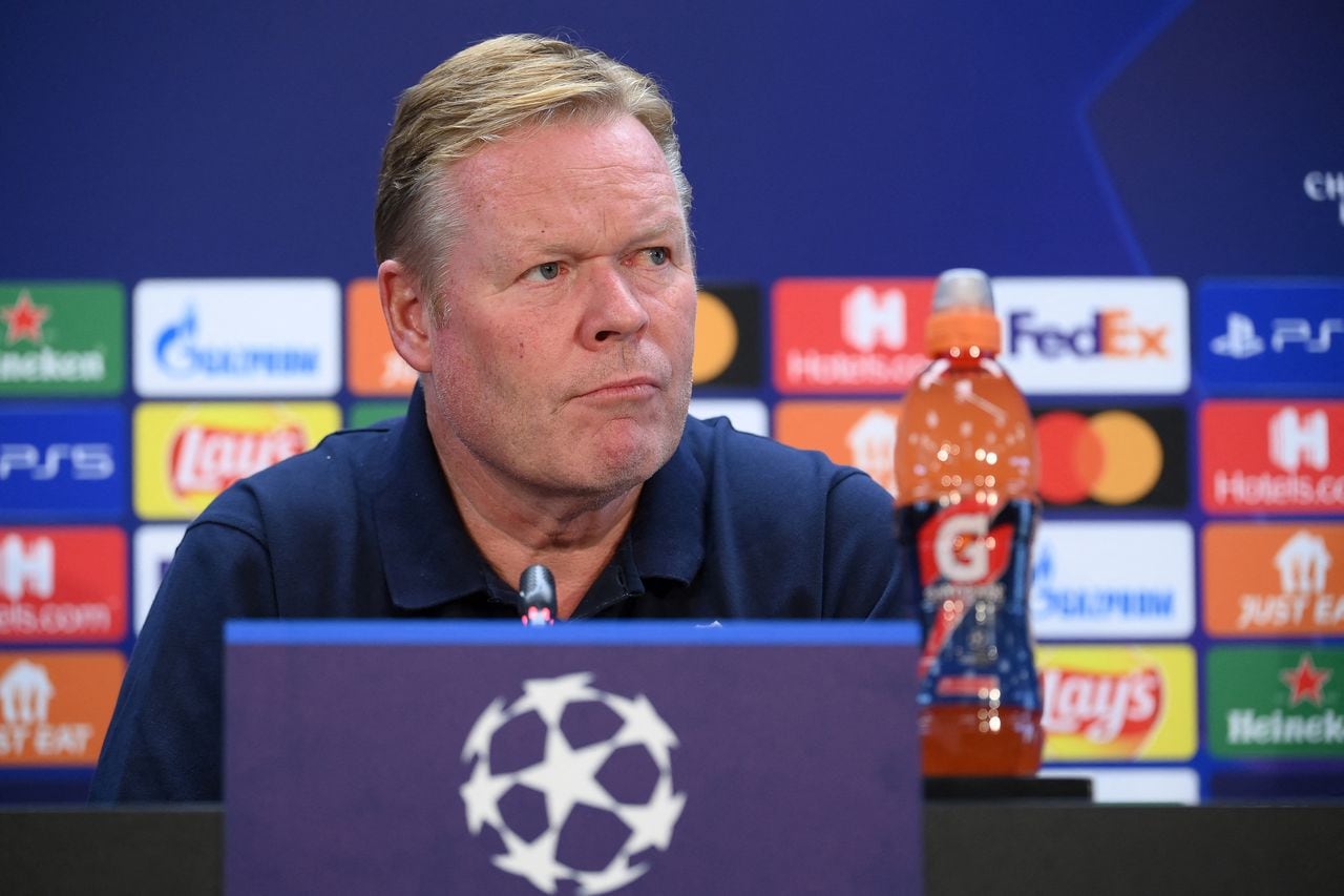 Barcelona's Dutch coach Ronald Koeman addresses a press conference in Barcelona on October 19, 2021, on the eve of their UEFA Champions League first round Group E football match against Dynamo Kiev. (Photo by LLUIS GENE / AFP)