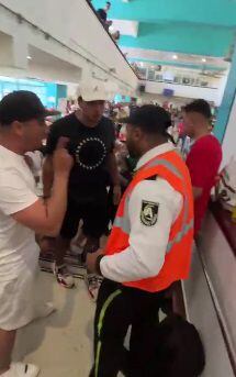 Las peleas fueron entre turistas y personal de seguridad del aeropuerto
