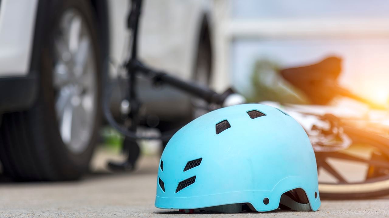 Accident car crash, Bicycle helmet accident safety