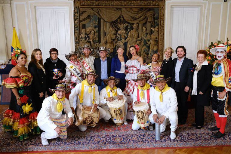 A ritmo de cumbia, Reyes del Carnaval de Barranquilla se tomaron el Palacio de Nariño