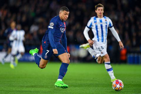PARIS, FRANCE - FEBRUARY 14: Kylian Mbappe of PSG runs with the ball during the UEFA Champions League 2023/24 round of 16 first leg match between Paris Saint-Germain and Real Sociedad at Parc des Princes on February 14, 2024 in Paris, France. (Photo by Franco Arland/Getty Images)