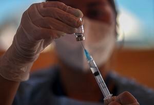 Coronavirus: Hasta en US$750 venden en el mercado negro vacunas contra covid-19