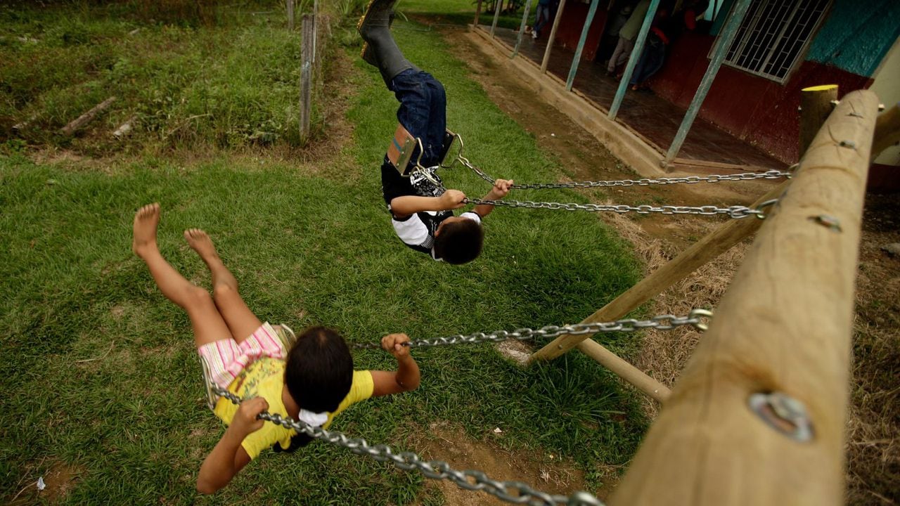 Los niños, niñas y adolescentes en Colombia están protegidos por un Código especial que propende por una infancia en condiciones de plenitud personal y familiar.
