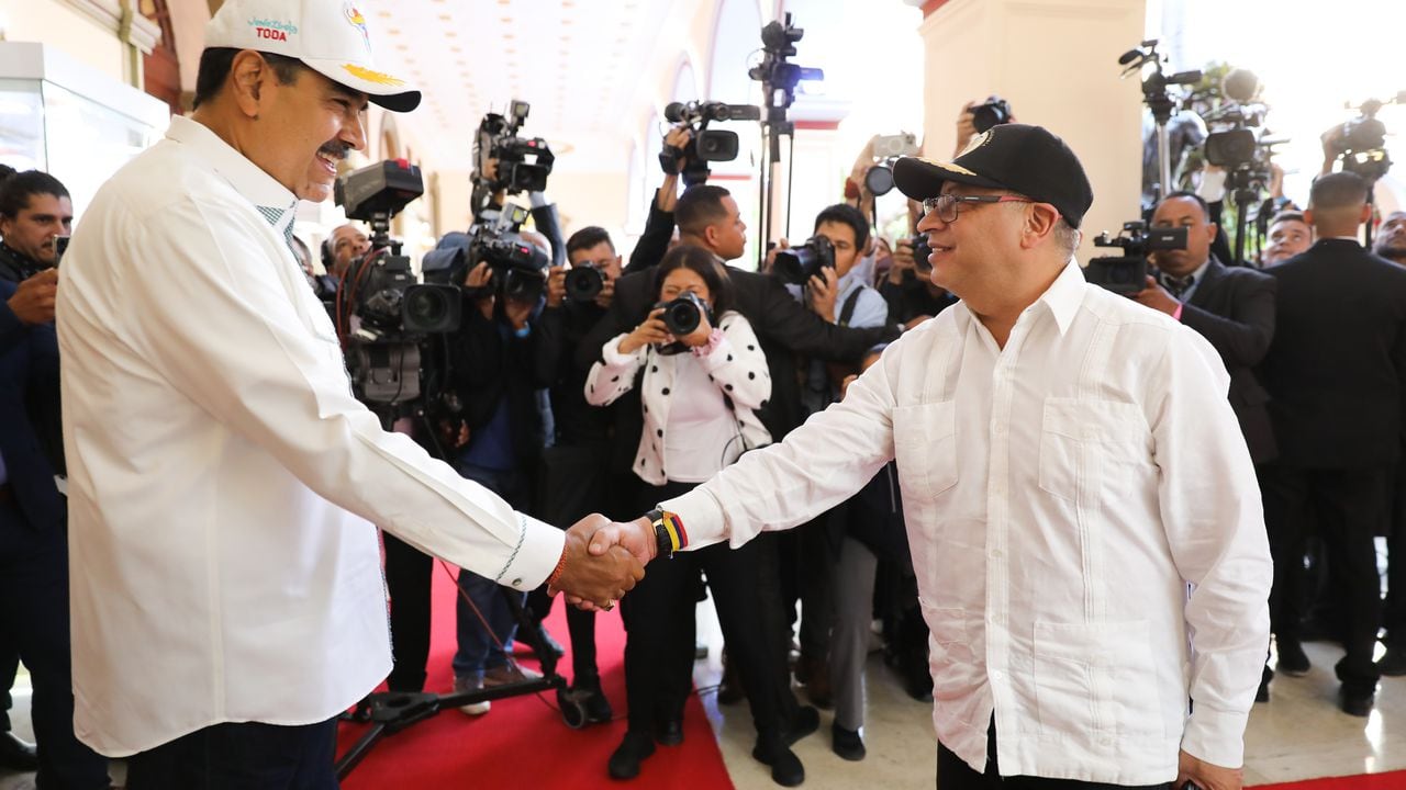 En el palacio de Miraflores en Caracas se dio la reunión de los presidentes Gustavo Petro de Colombia y Nicolás Maduro de Venenzuela.