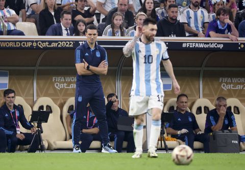 Lionel Scaloni dirigiendo a la Selección Argentina en la final del Mundial de Qatar 2022