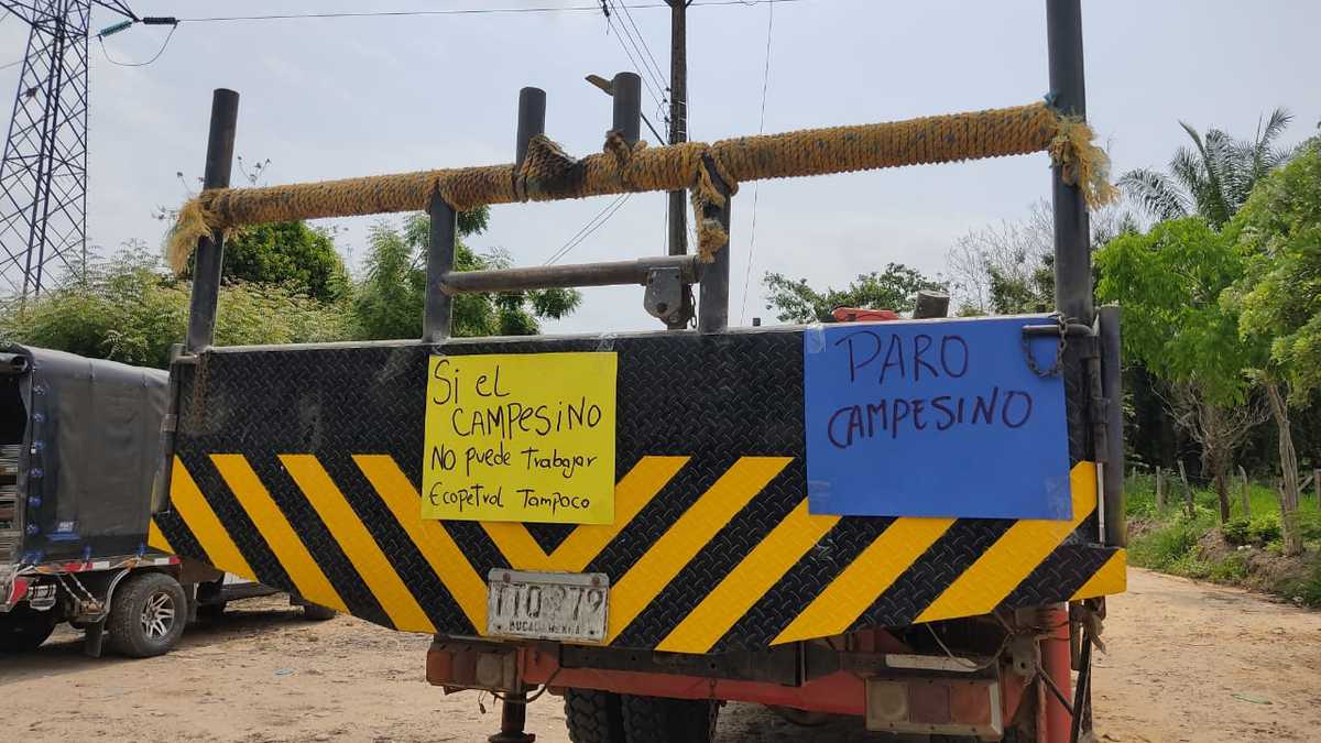 Campesinos bloquean la vía Cúcuta - Tibú
