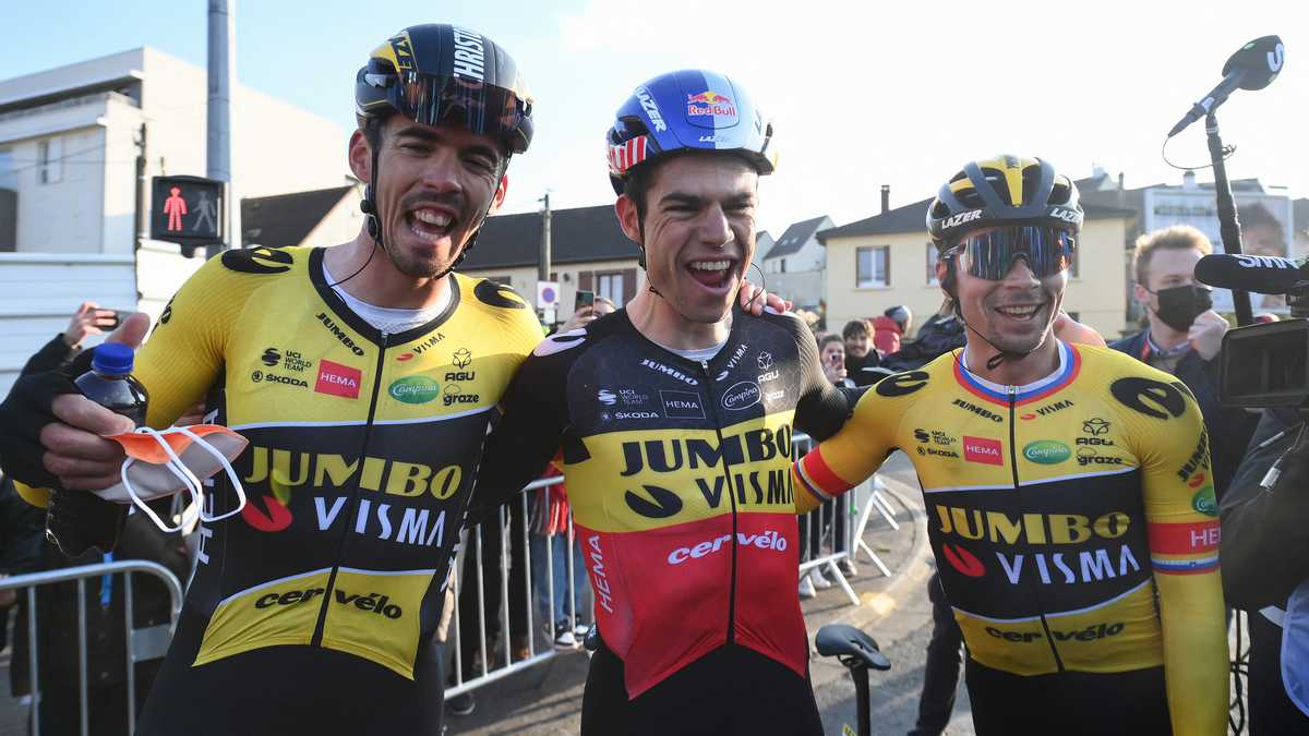 Jumbo-Visma's French rider Christophe Laporte (L), Jumbo-Visma's Belgian rider Wout Van Aert (C) and Jumbo-Visma's Slovenian rider Primoz Roglic (R) celebrate after crossing the finish line at the end of the 1st stage of the 80th Paris - Nice cycling race, 160 km between Mantes-la-Ville and Mantes-la-Ville, on March 6, 2022. (Photo by FRANCK FIFE / AFP)