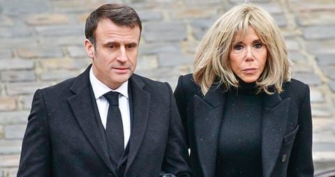  Los rumores sobre la primera dama han generado una tormenta mediática en Francia. El mandatario ha defendido a su esposa, calificando los rumores como un ataque machista.