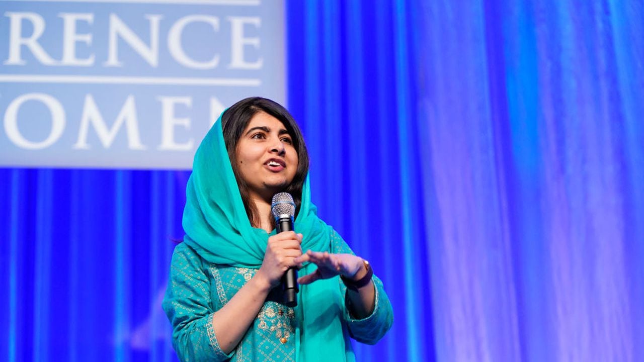 La joven Malala revela las encrucijadas de su vida tras graduarse de la Universidad de Oxford y ganar el Nobel de Paz. No todo es activismo, pues confiesa sentir “pánico existencial”.