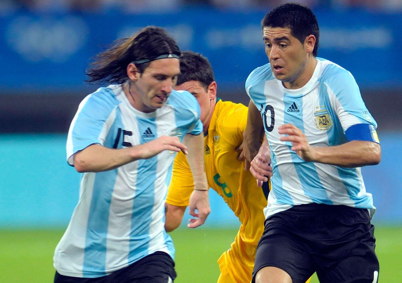 Messi y Riquelme volverán a pisar una cancha juntos después de varios años. Ahora lo harán en La Bombonera.