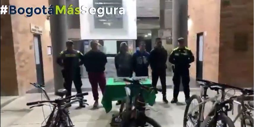 Ladrones capturados en Engativá, Bogotá.