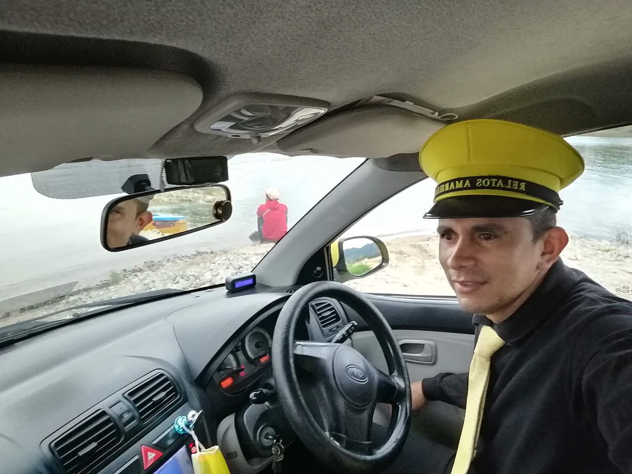 Juan Carlos Espinosa, taxista que cuenta radionovelas