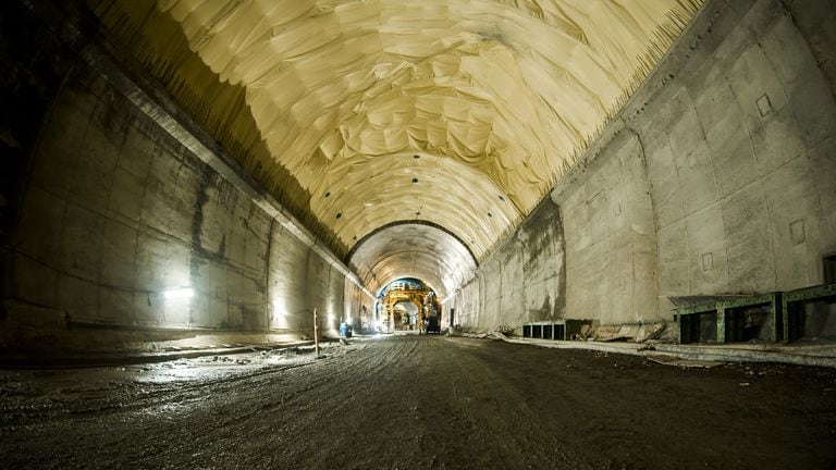 Una de las obras más importantes del proyecto es el túnel Tesalia, el más grande y largo del Eje Cafetero.