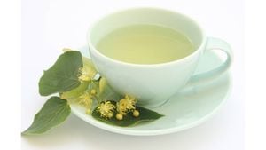 El té de tila es una fuente de colágeno y vitamina C. Foto: Getty Images.
