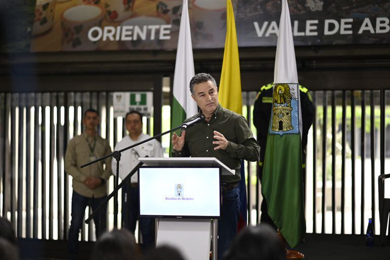 Apertura de Votaciones en Medellin, Gobernador Anibal Gaviria