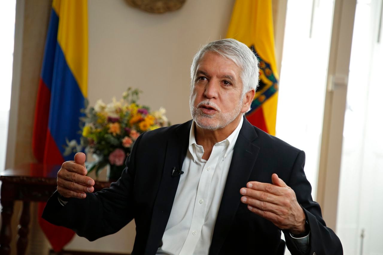 Enrique Peñalosa critica a alcaldesa de Bogotá por “cancelar proyecto de Autopista ALO al norte”