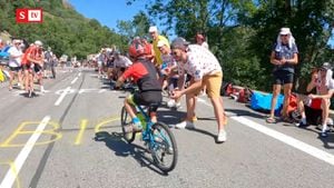 Los pedalazos del pequeño ciclista desataron la locura entre los aficionados