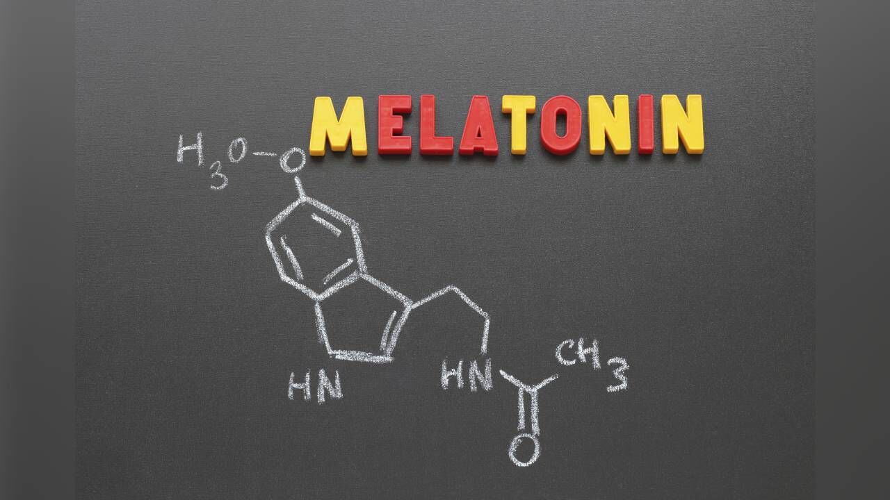 Nueces, plátanos, tomates y cerezas, son algunos alimentos que contienen melatonina. Fotografía de stock: Gettyimages.