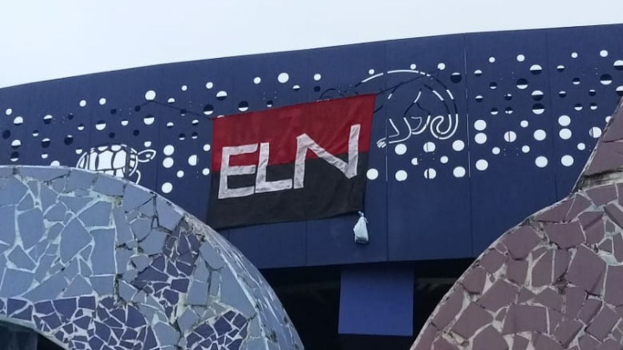 Preocupante: Bandera del ELN y amenazas de este grupo armado tienen atemorizados a los habitantes de Yondó, Antioquia