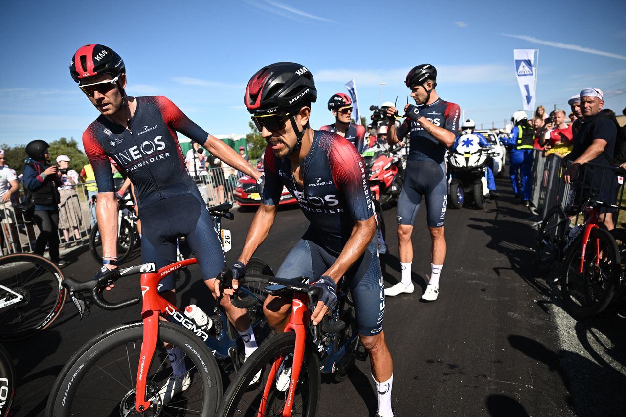 Ineos Grenadiers team's Colombian rider Daniel Felipe Martinez (R) reacts after a crash during the 2nd stage of the 109th edition of the Tour de France cycling race, 202,2 km between Roskilde and Nyborg, in Denmark, on July 2, 2022. (Photo by Marco BERTORELLO / AFP)