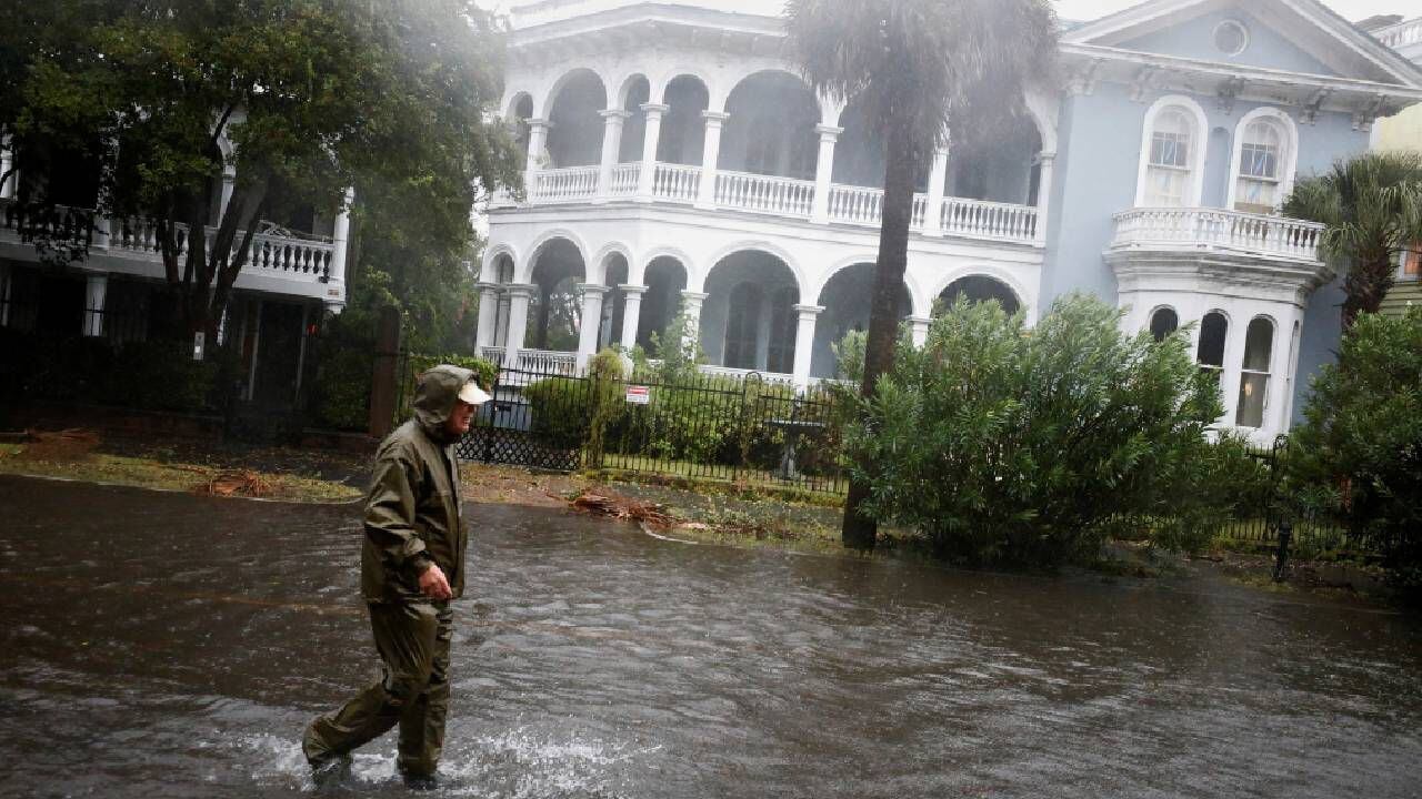 El huracán Ian se abate sobre Charleston, Carolina del sur (EE.UU.). -Foto: Reuters. / Autor: Jonathan Drake.
