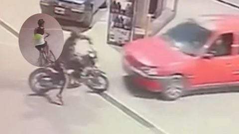 Video: Conductor atropelló a ladrón que estaba a punto de robarse una bicicleta