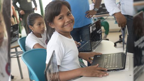 Especial Colombia Digital, Alfabetización