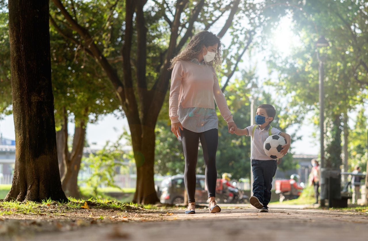 Durante la pandemia retomar la actividad física se ha convertido en una necesidad. Los padres buscan actividades que los niños puedan realizar en parques cercanos a sus viviendas.