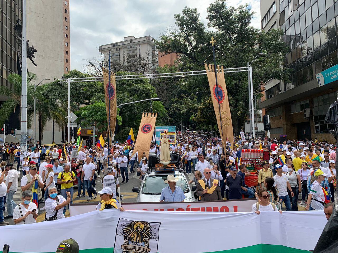 Inicia la manifestación contra el gobierno Petro en Medellín, Antioquia.